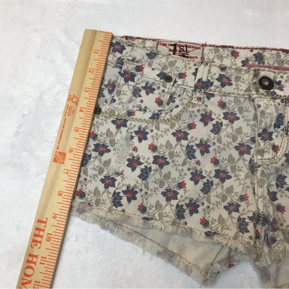 1st Kiss Denim Cut off Shorts 3 Floral Pattern Stretch - Picture 13 of 14